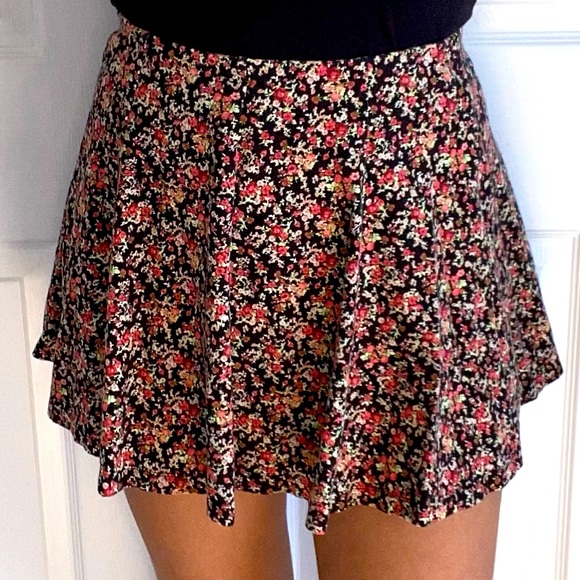 Forever 21 Dresses & Skirts - Forever 21 Skater Skirt Floral Size: M